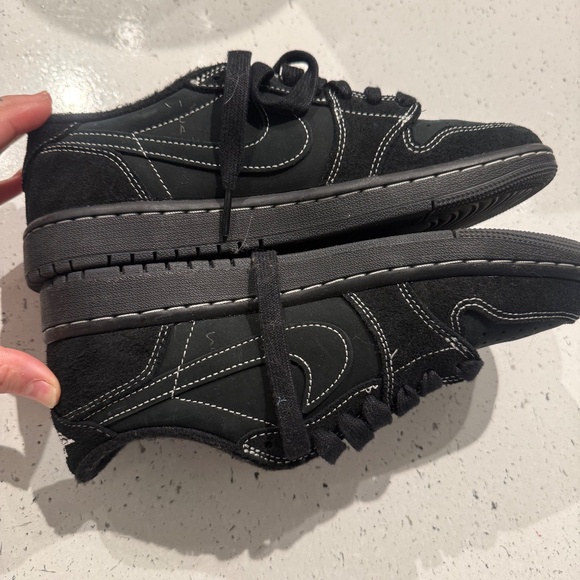 Travis Scott x Air Jordons - Picture 3 of 4